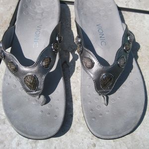 Vionic Jeweled Flip Flps w/ Orthaheel Technology